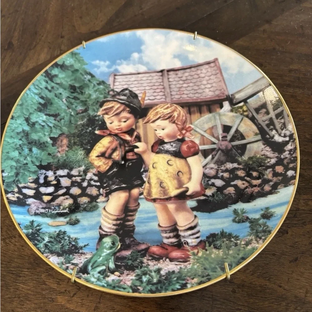 Charming Nostalgic Wall Plate Set of 6 MJ Hummel Vintage